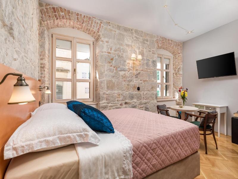 Captain's Apartment image