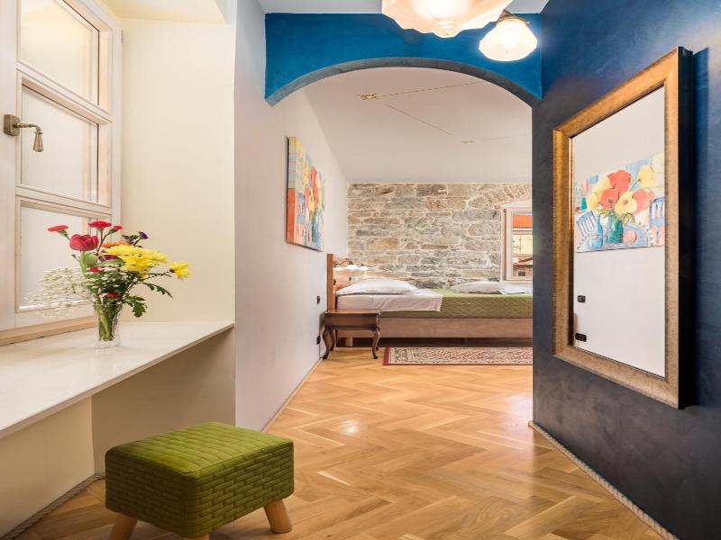Captain's Apartment image