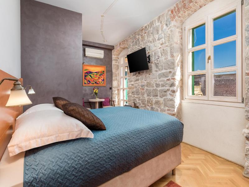 Captain's Apartment image