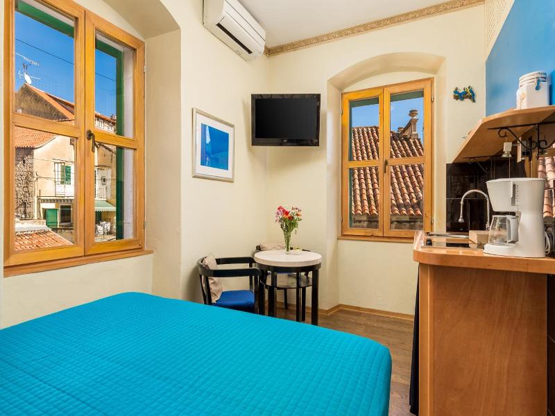 Captain's Apartment image
