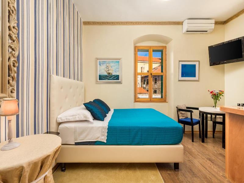 Captain's Apartment image