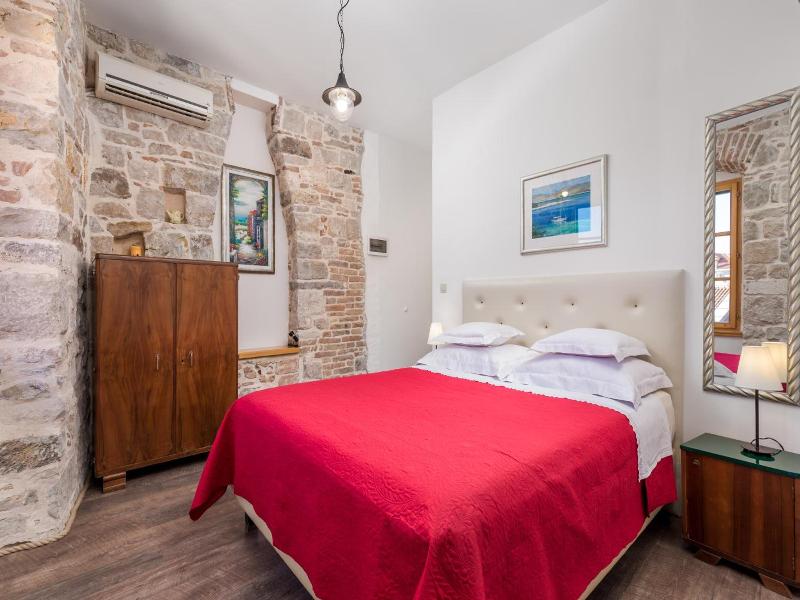 Captain's Apartment image