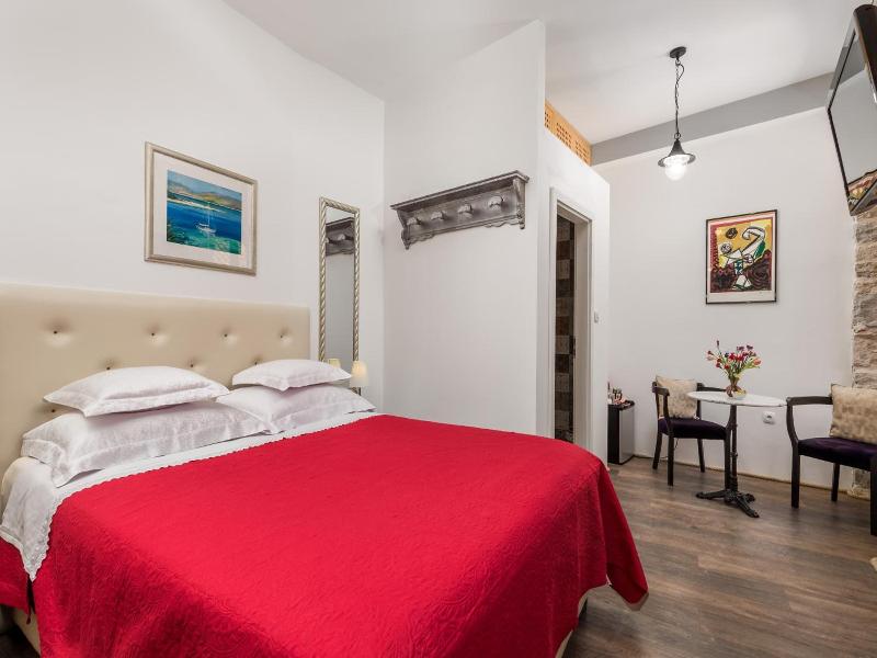 Captain's Apartment image