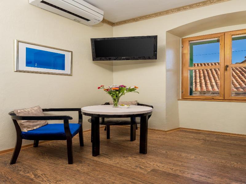 Captain's Apartment image
