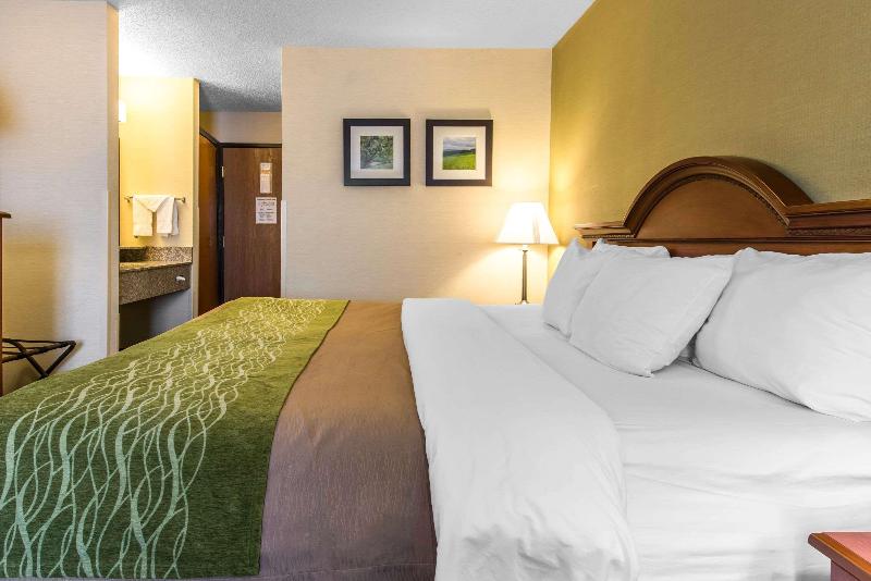 Comfort Inn Weirton image
