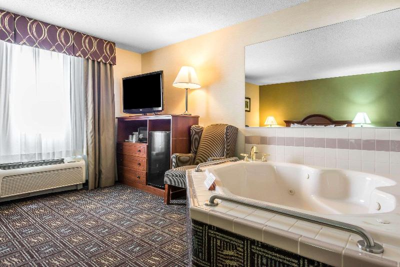 Comfort Inn Weirton image