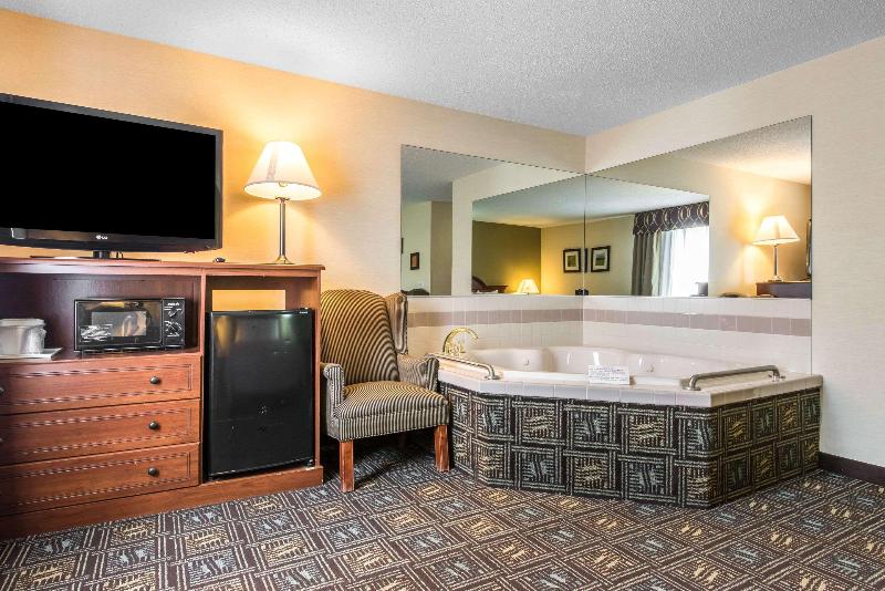 Comfort Inn Weirton image 3