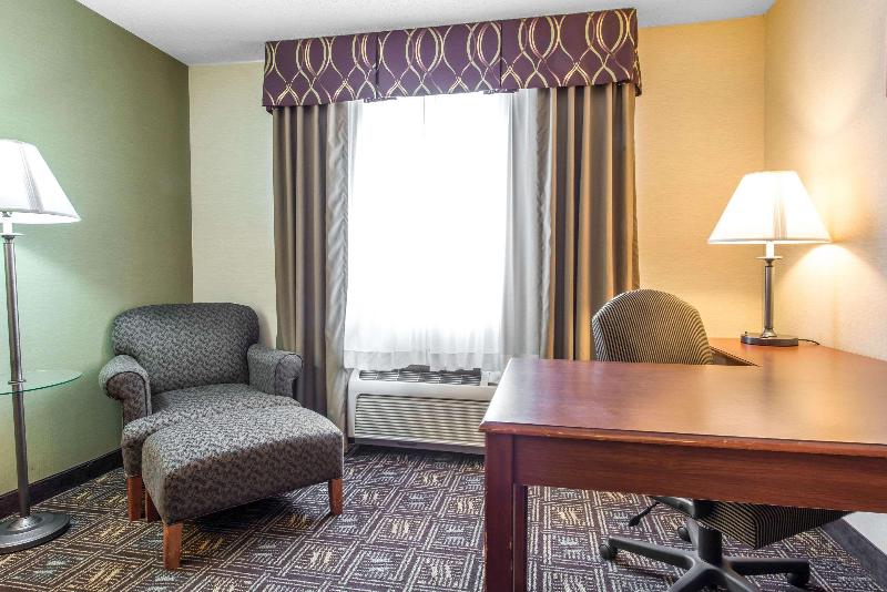 Comfort Inn Weirton image 6