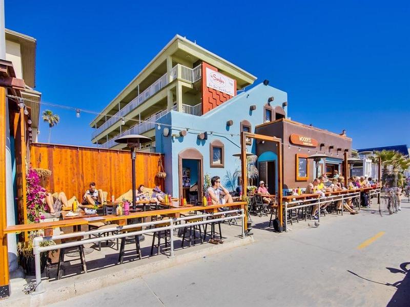 Surfer Beach Hotel image