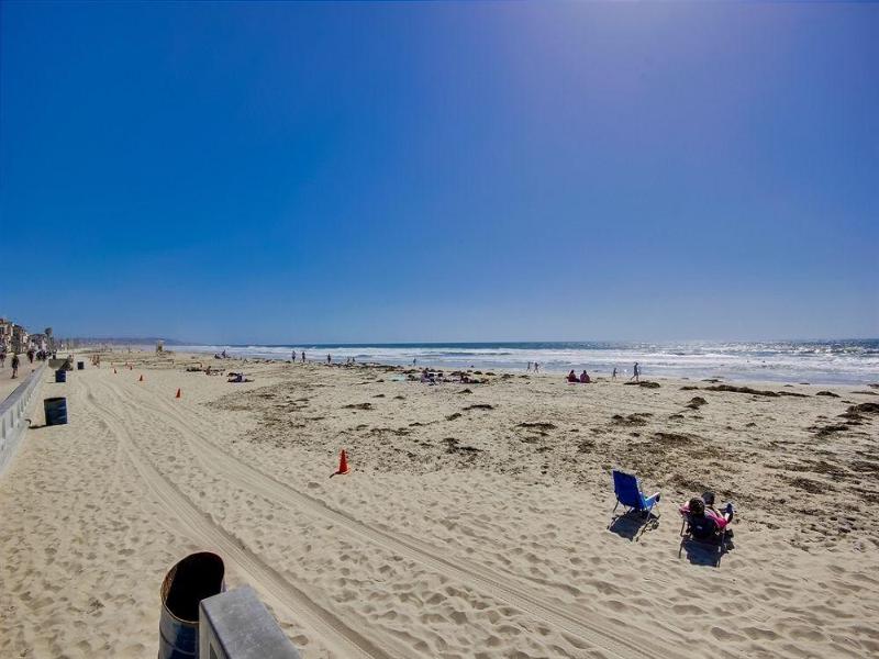 Surfer Beach Hotel image
