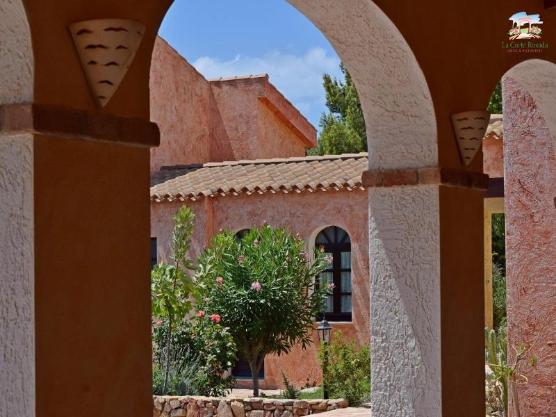 La Corte Rosada image