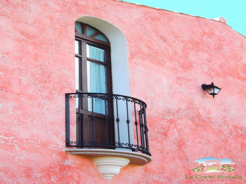La Corte Rosada image