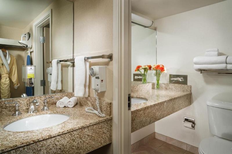 Staypineapple, University Inn, University District image