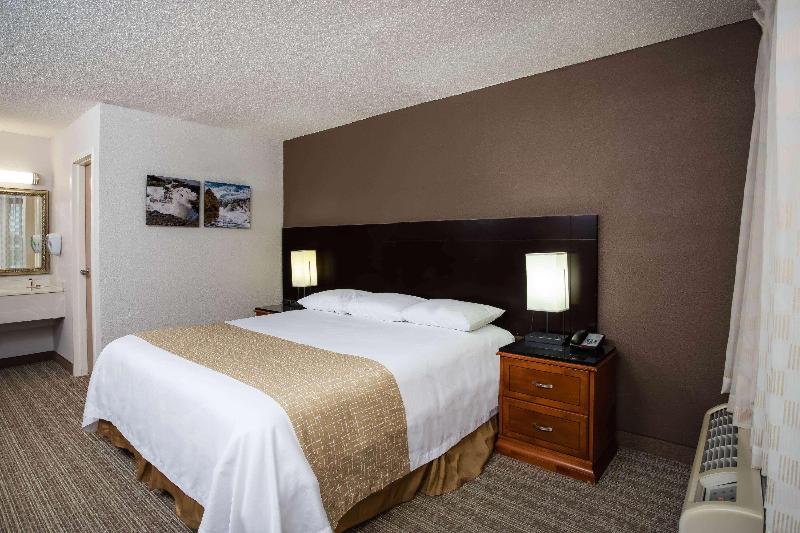 Travelodge By Wyndham Fort Wayne North image