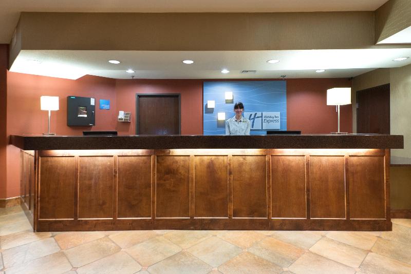 Holiday Inn Express Show Low image