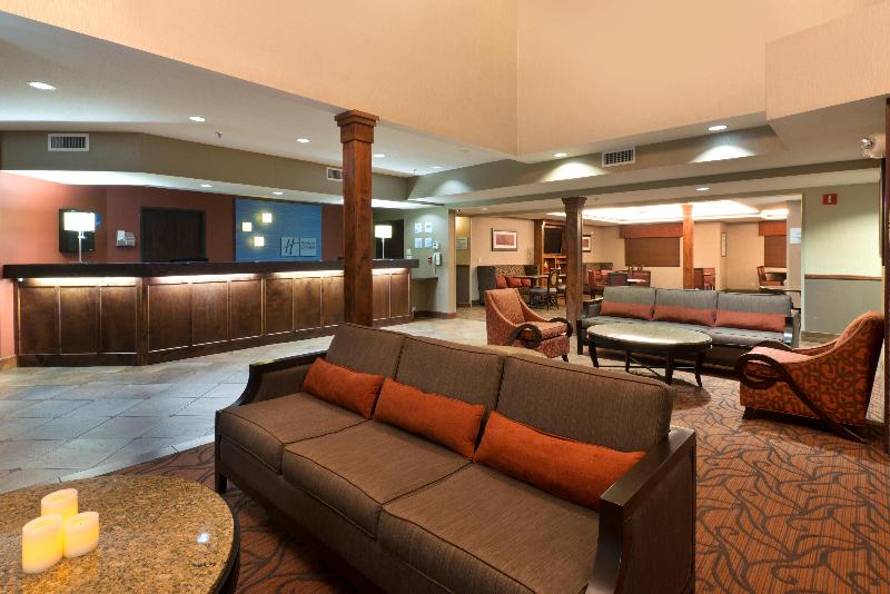 Holiday Inn Express Show Low image