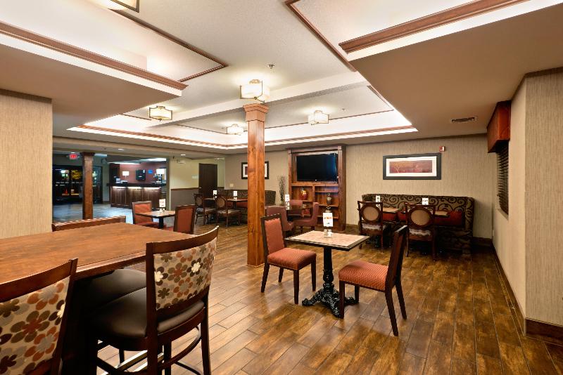 Holiday Inn Express Show Low image
