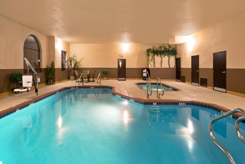 Holiday Inn Express Show Low image