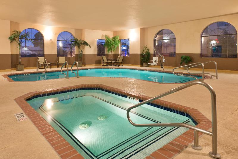Holiday Inn Express Show Low image
