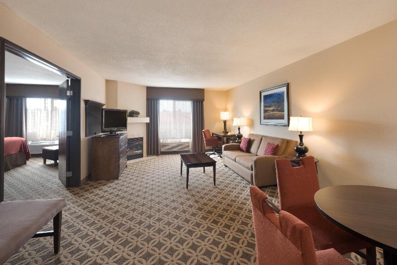 Holiday Inn Express Show Low image