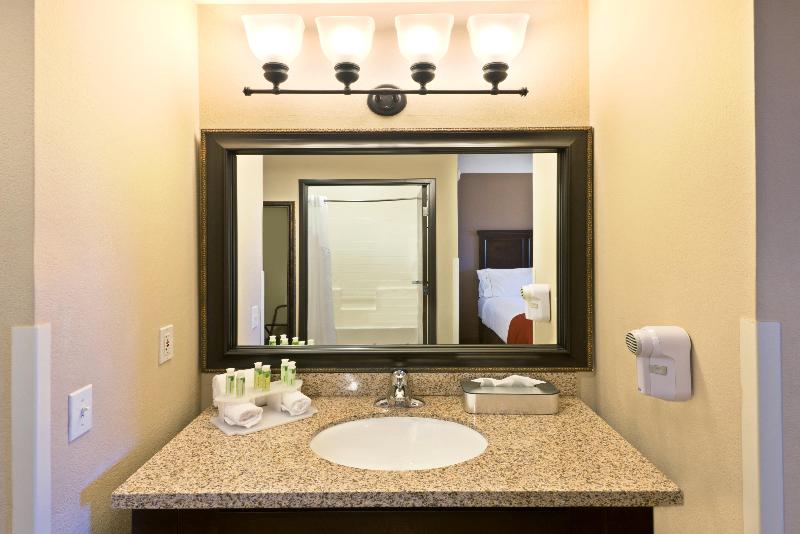 Holiday Inn Express Show Low image