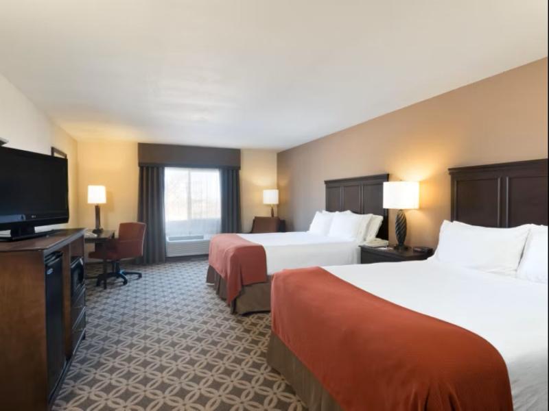 Holiday Inn Express Show Low image