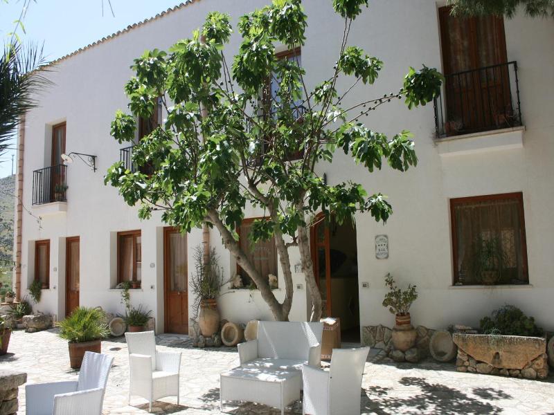 Il Cortile image