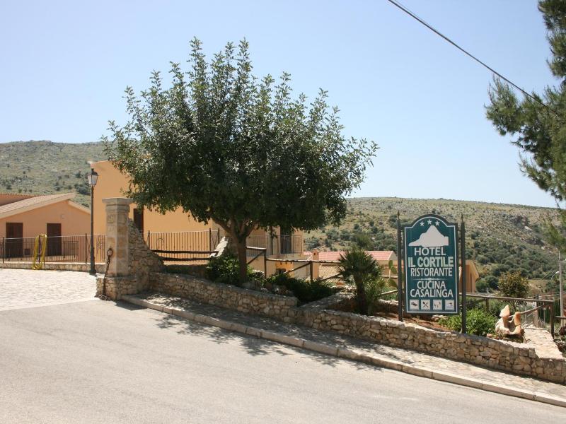 Il Cortile image