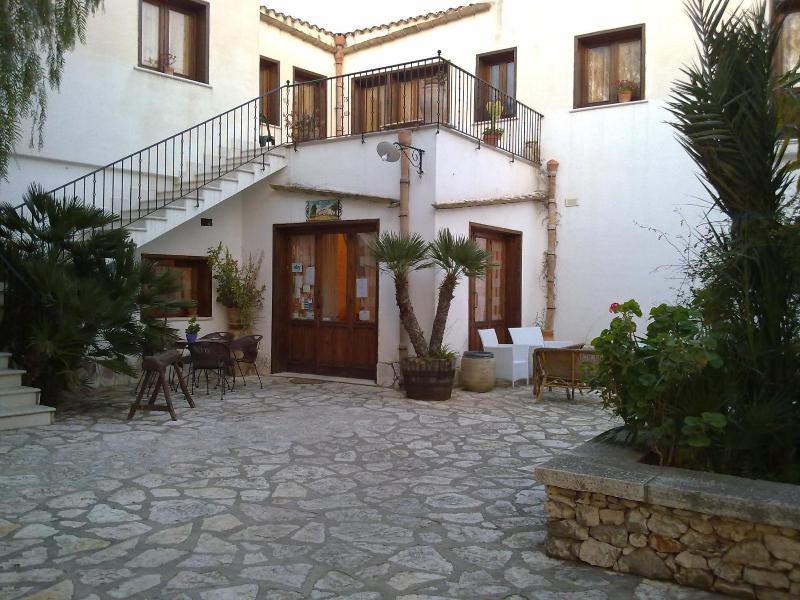 Il Cortile image