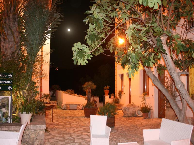 Il Cortile image