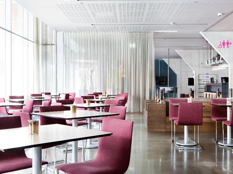 Comfort Hotel Square image