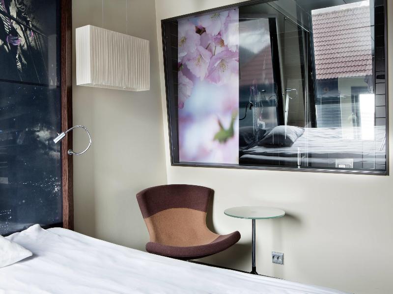 Comfort Hotel Square image