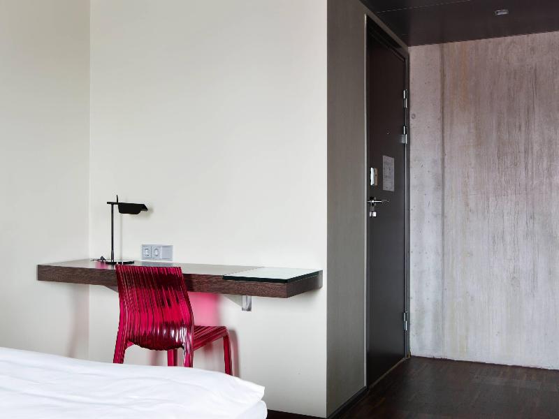 Comfort Hotel Square image