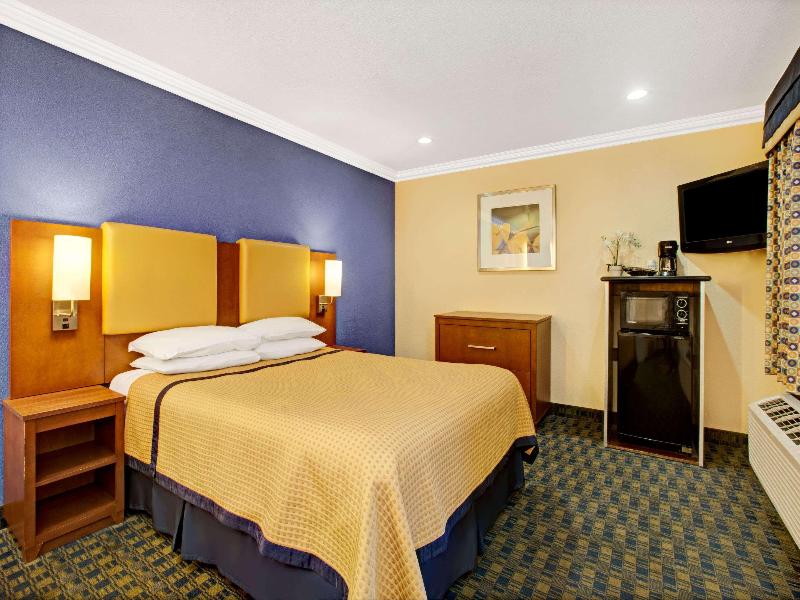 Days Inn by Wyndham San Francisco - Lombard image