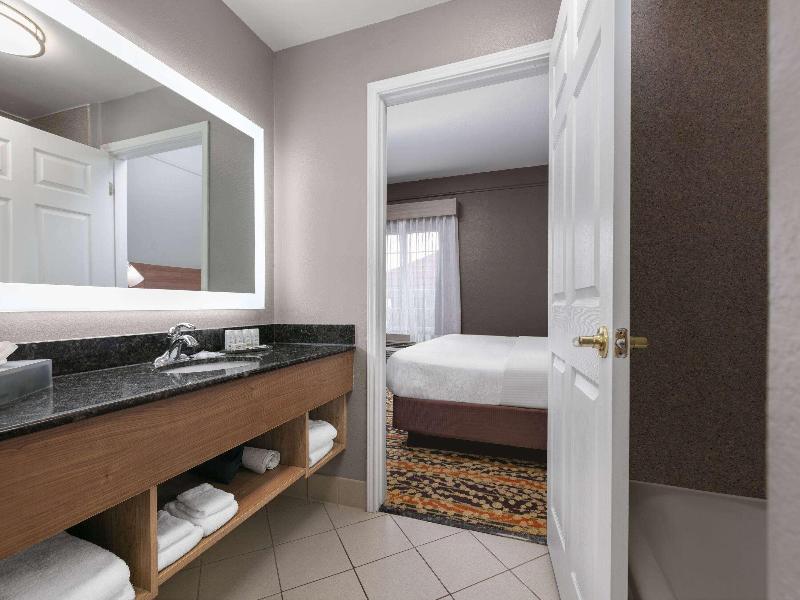 La Quinta Inn & Suites Belton image
