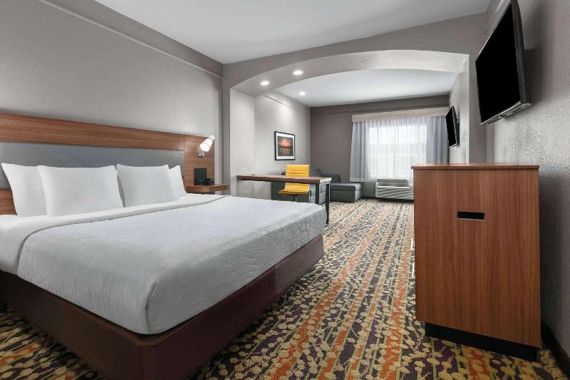 La Quinta Inn & Suites Belton image