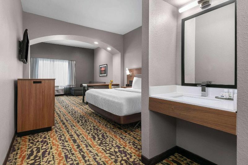 La Quinta Inn & Suites Belton image