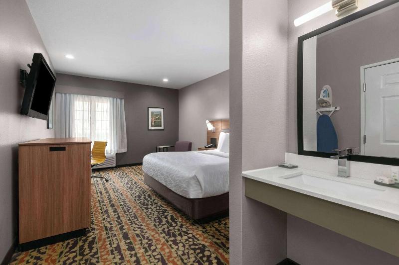 La Quinta Inn & Suites Belton image