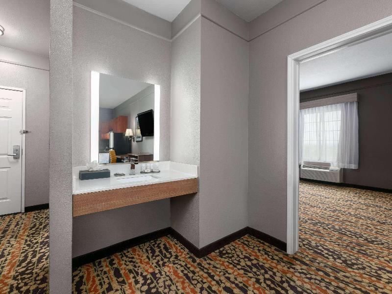 La Quinta Inn & Suites Belton image