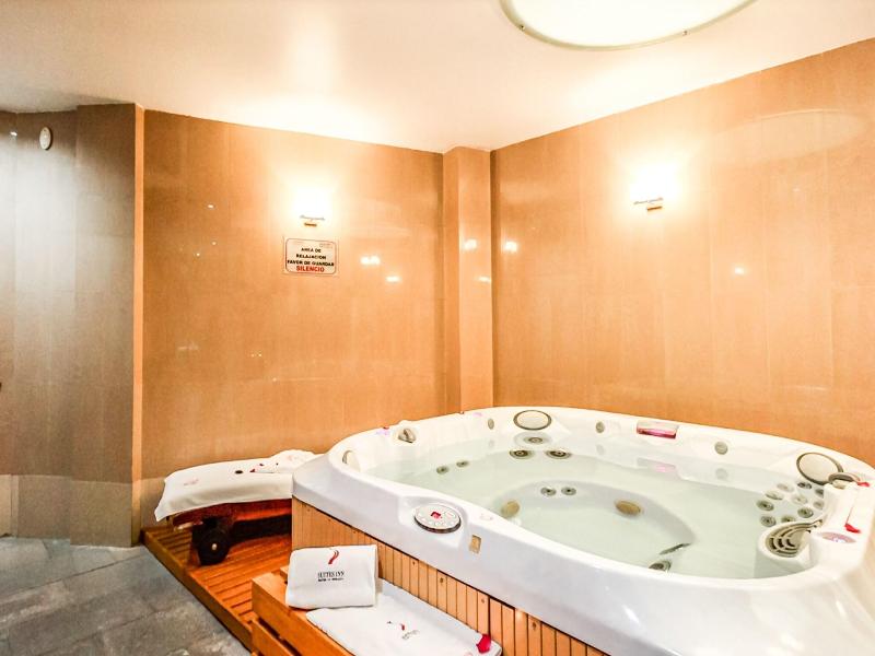 La Muralla Hotel & Spa image