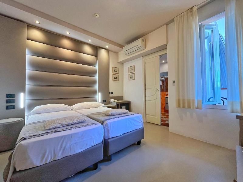 Hotel Regina  image