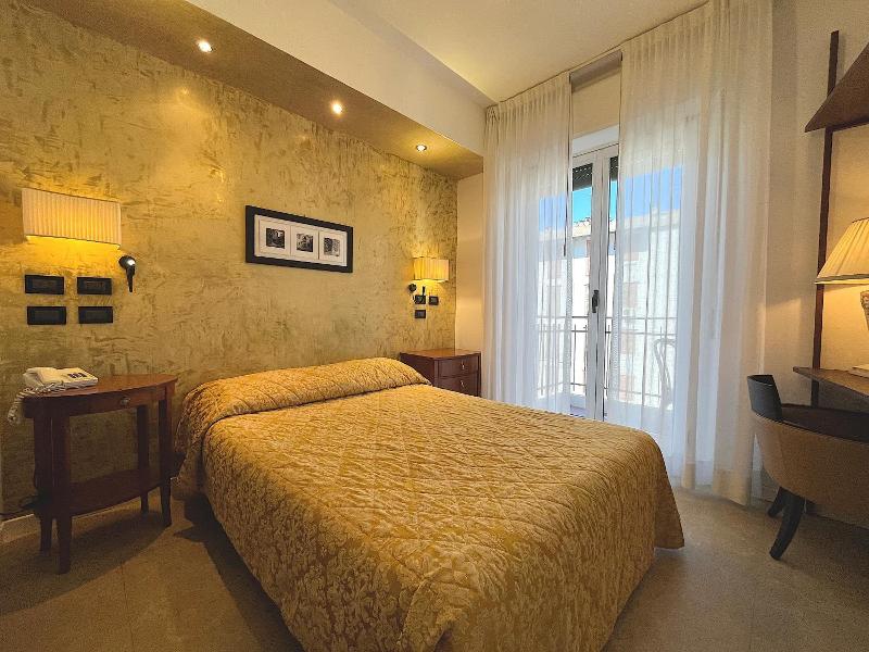 Hotel Regina  image