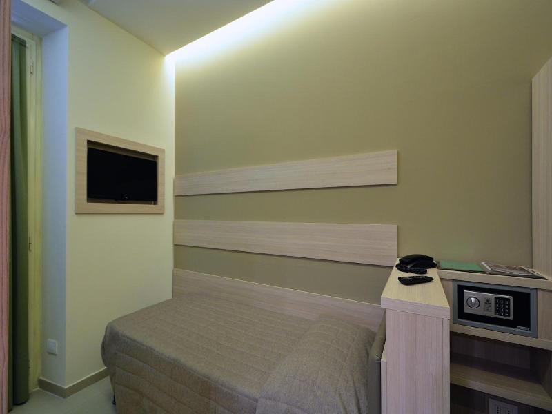 Hotel Eden image