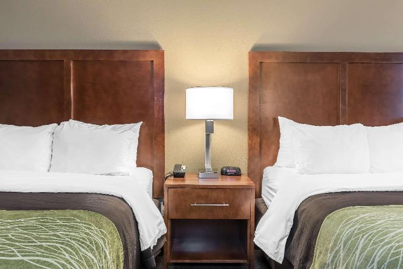 Comfort Inn & Suites Piqua-Near Troy-I75 image