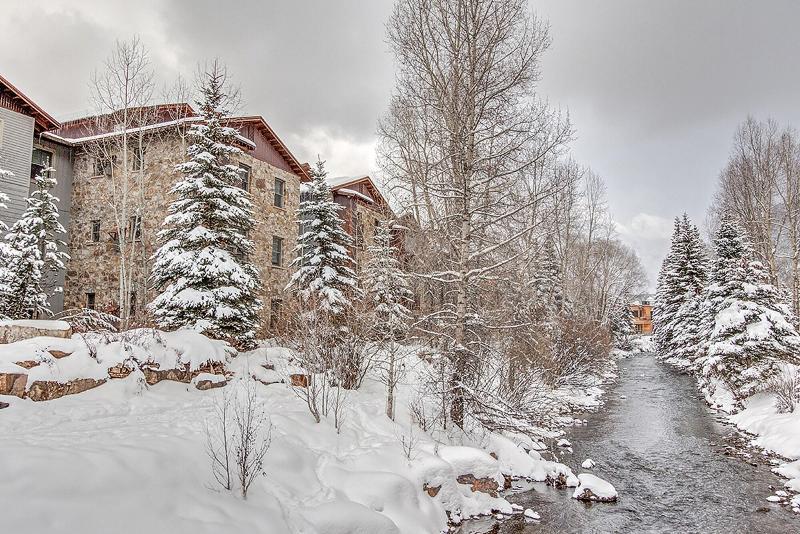 The River Club — main photo