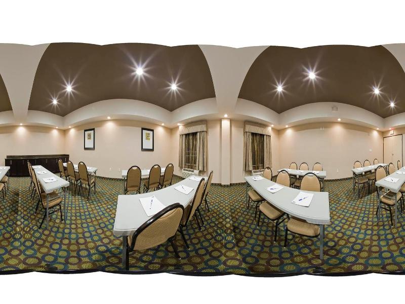 Holiday Inn Express Alvarado image