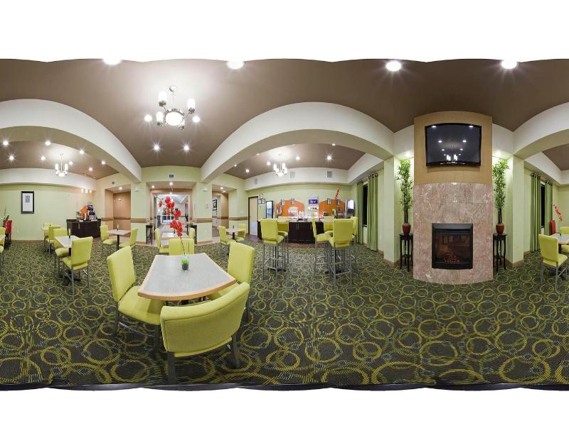 Holiday Inn Express Alvarado image