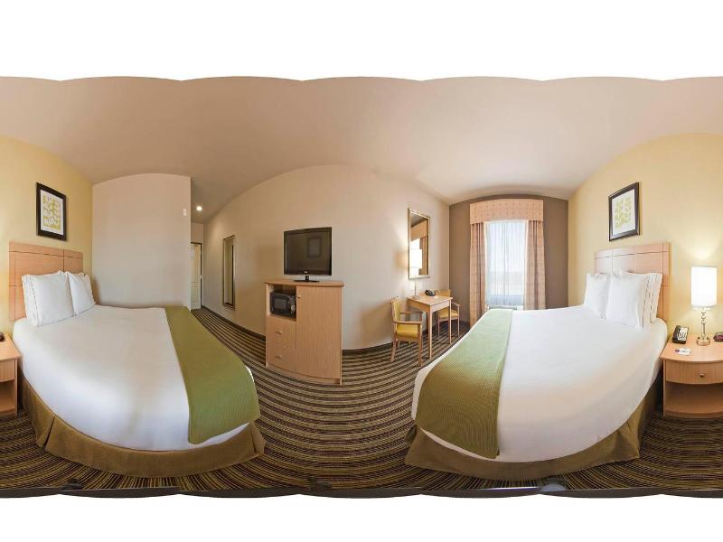 Holiday Inn Express Alvarado image