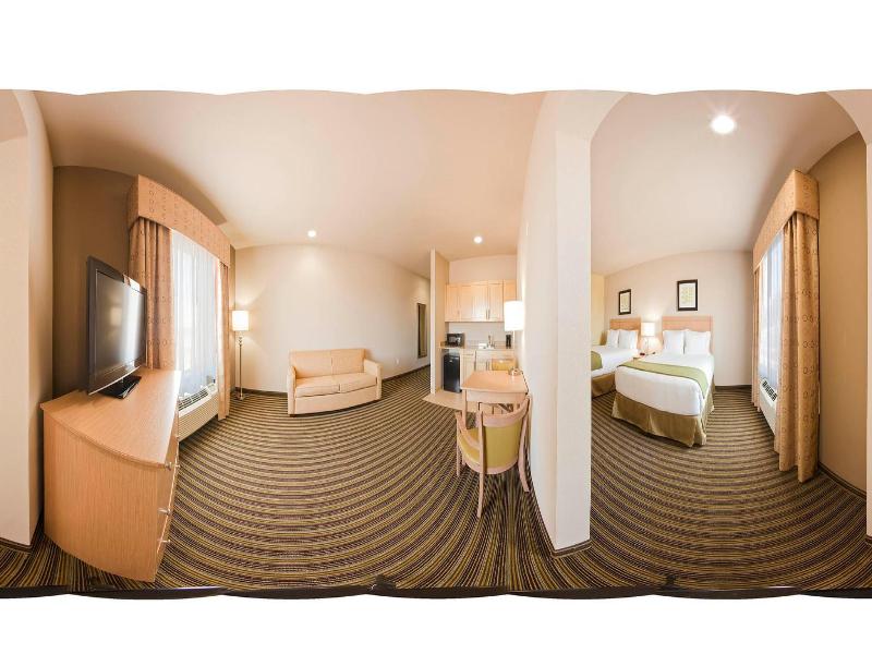 Holiday Inn Express Alvarado image