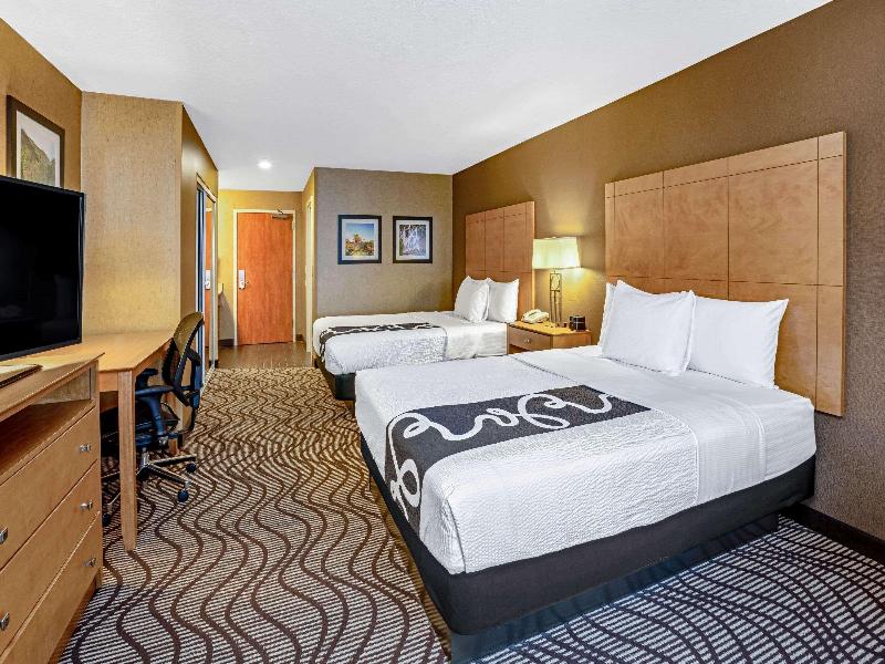 SUITE DELUXE TWO QUEEN BEDS